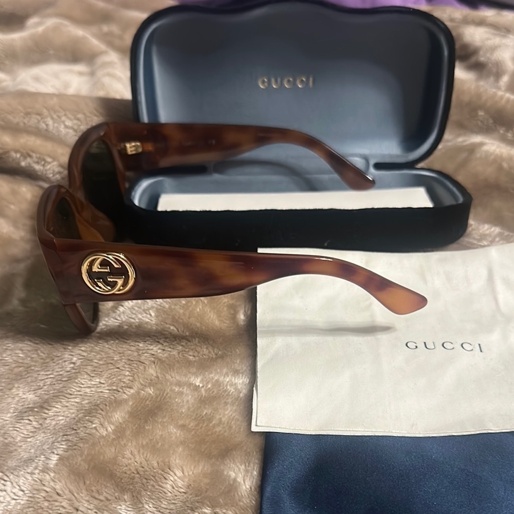 Gucci Tortoise Shell Sunglasses - Picture 2 of 6